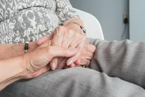 Jakie pakiety medyczne dla seniora są dostępne na rynku